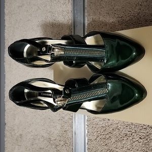 CHINESE LAUNDRY 4" Stilettos in Forest GREEN - Size 6